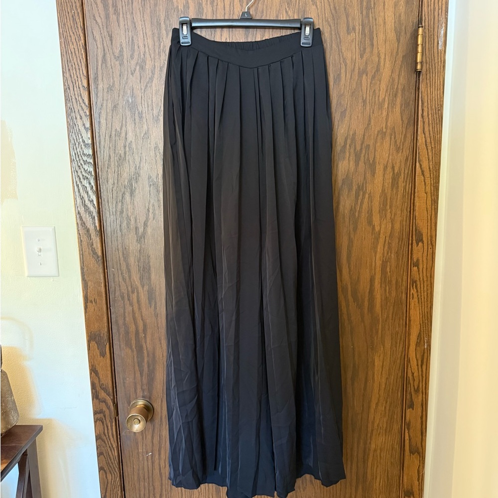 Women's Black wide leg pants pleated and flowy